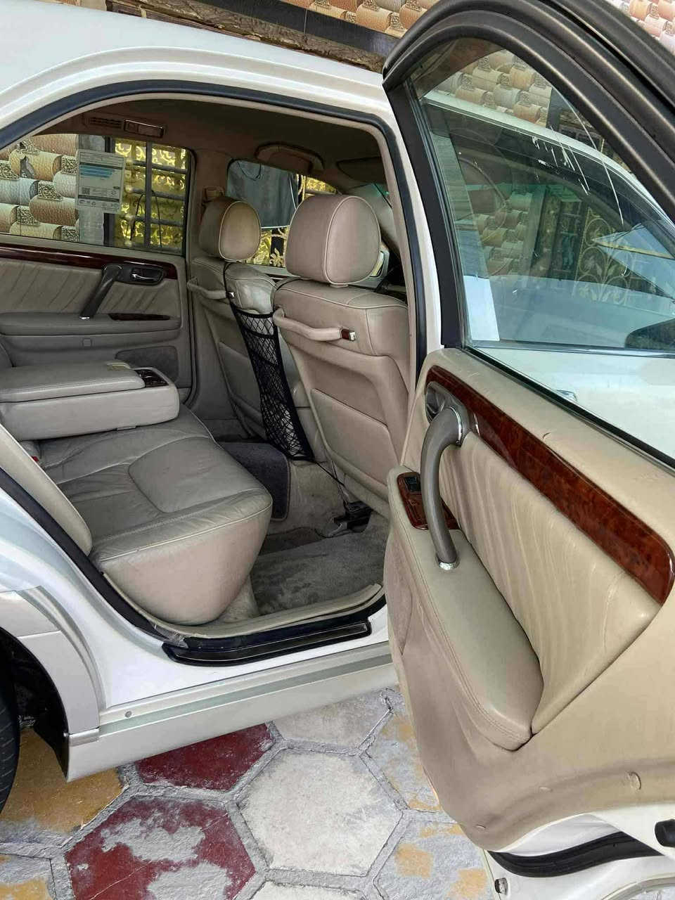 السلام عليكم ملكه للبيع او مراوس براس الثور تكم
مواصفات:
اربع دكم فول ماعده الفتحه 
مكينه ديفور الكبير 
تبريد خلفي امامي 
كشنات كهربائي 
ويل كب نجمه 
رقم انكليزي 
السعر ١٥٨بيه مجال 
الرقم ***********
