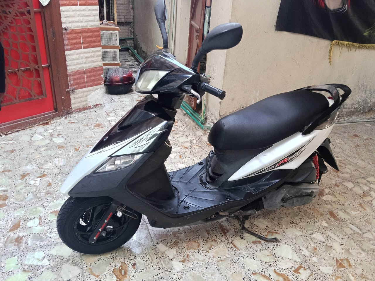 السلام عليكم
دراجة ماكس ثعلب رمبة جديدة 
سرعة 140+ كابريتر بلادي + اسلف اصلي 
كفرات اصلية ومختمه ختم واحد مع محرك 
محرك ناعم ومكفول كفاله عامه وراقها ابسمي 
كهربابات عدادات كيجات دبلات كلها شغال 
الشراي يتصل ***********
شرط جيب فيتر وتعال فحص براحتك
