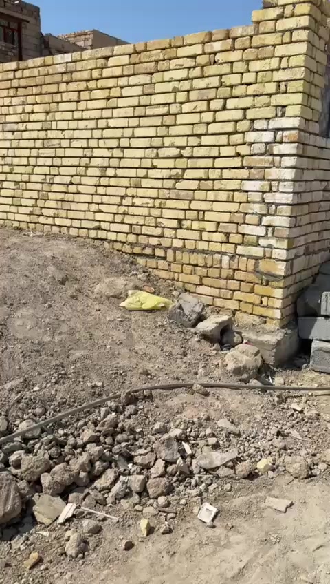 سلام عليكم قطعه زراعي البيع طريق الاسكان نزلت بيت صحن عمود 46 يعني مقابيل حي الجوادين مساحته 200 السعر 10 ونص وبيه مجال بسيط رقم ***********
