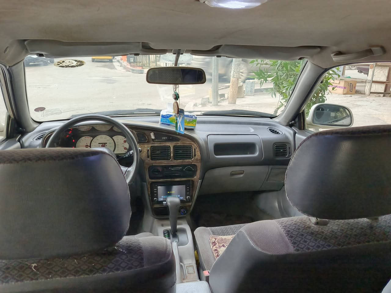 لسلام عليكم اخوان
بروتون موديل 2004 السياره على وضع الشركه مكفوله من الصبغ  .. كير اوتو خير من الله المحرك بي خيط تبخير تبريد شغال كهربائياتها شغاله   صدرها وتايراات جديدات 
 غرفتها كما موضح بالصور   السياره مال جناي  والسنويه باسمنا  رقم بغداد    ومكان السياره بغداد  السعر 58 وبيها مجال  بسيط للطيبين  للتواصل ***********
