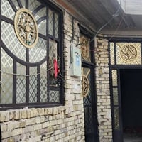 بيت بحي الجامعه قرب جامع اصحاب الكساء البيت ملبوخ بس سبنت كامل ماء مجا...