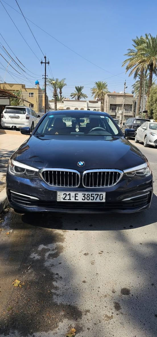 سيارة BMW موديل 2018 خليجي وكالة حجم  520I ستيشن ( تكسي مطار دبي )  
 محرك حجم 2000 توين تيربو جارج 
محرك و گير غير مفتوح 
السيارة  بيها صبغ  بابين وجاملغ جهة سايق  وبنيد 
رقم سليمانيه
عداد المسير : 480الف كيلو متر   قابل للزيادة  تصعدها محركها زيرو 
المواصفات
1- سيارة BMW حجم 520I  موديل 2018 خليجي وكالة مكفول كير ومحرك وكلشي  
2- محرك حجم 2000 توين تيربو جارج بقدرة 186 حصان 
3- لايت زينون عالي ناصي مع LED نهاري 
4- مرايا جانبية شفط كهرباء مع اشارات بالمرايا الجانبية 
5- قبق جنطة كهربائي شفط 
6- ويل كب حجم 20مع تخم تاير جديد  
7- حساسات امامي خلفي عالي التحسس والدقة ومعروف بالبي ام 
8- بصمة 
9- تقسيم داخل المرايا الجانبية للزوايا الميتة 
10- غرفة السيارة جلد مشمشي اصل والغرفة بحالة ممتازة جدا 
11- تحكم فول كهرباء لكشنات المقدمة 
12- تبريد السيارة قطعتين امامي وخلفي وتحكم خلفي بالتبريد الخلفي 
13- تحكم ستيرن جهتين متكامل لمجموعة من ايعازات المركبة 
14- شاشة دشبول كبيرة بحجم 6.5 بوصة تحتوي على كمبيوتر متكامل لكل المركبة 
15- كير عادي اوتوماتيك مع 3 وضعيات للقيادة 
16 -وباقي مواصفات المركبة الغنية جدا عن التعريف  

تخم اطارات جديد  ومسويلها ادامة كاملة
رقم ‏‪***********
سعر 140 بي مجال قليل
