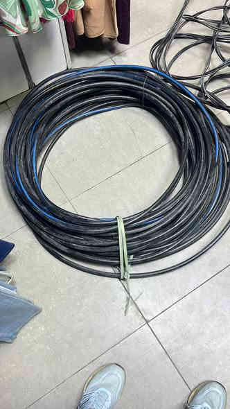 وايرات ظفيره ابو ١٦ فافون تركي مستعمل كم شهر تقريباً عندي ١٠٠-١٢٠ متر
سعر المتر الف دينار

واير تك ابو ١٢٠ فافون تركي جديد مو مستعمل عندي ٣٠-٣٥ متر تقريباً 
سعر المتر ٢٢٥٠

المكان بغداد الدورة
للاتصال ***********
