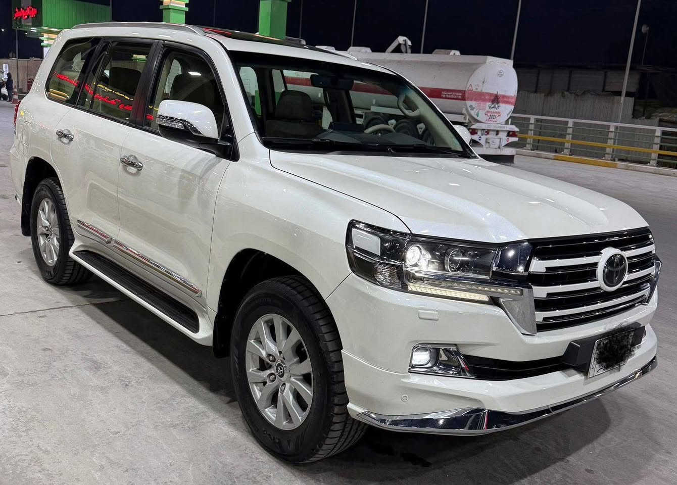 السلام عليكم الغوالي لاندكروز 2018 وايت ادشن😍
ماشيه 82 الف حقيقي مكفوله من الضرر والصبغ 
فقط بارد بسيط باب السايق وممبين السياره 
جديده بمعنه الكلمه بدون شخوط بدون رصعات
بدون رمل تخم تاير جديد صيانه كله بشركه ساز 
8 ايرباك كراسي كهرباء شاحن 3شاشات سلايد 
روف رقم بغداد تحويل ثاني يوم اخوان السياره 
بالحقيقه احلى من الصور كتلوكاتها بصماتها 
بعدهن بالجيس السعر 508  وبيه مجال 
للمشتري تشوف السياره وتقتنع وبيك خير
وتدلل مكاني بغداد كريعات اي استفسار
                                    ***********
ومن الله التوفيق❤️
