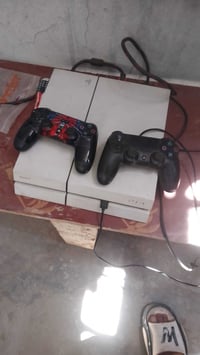 سلام وعليكم مره خصت بو لكروب بلي فور  بلي فور لبيع نضافه فول لسعر 300ع...