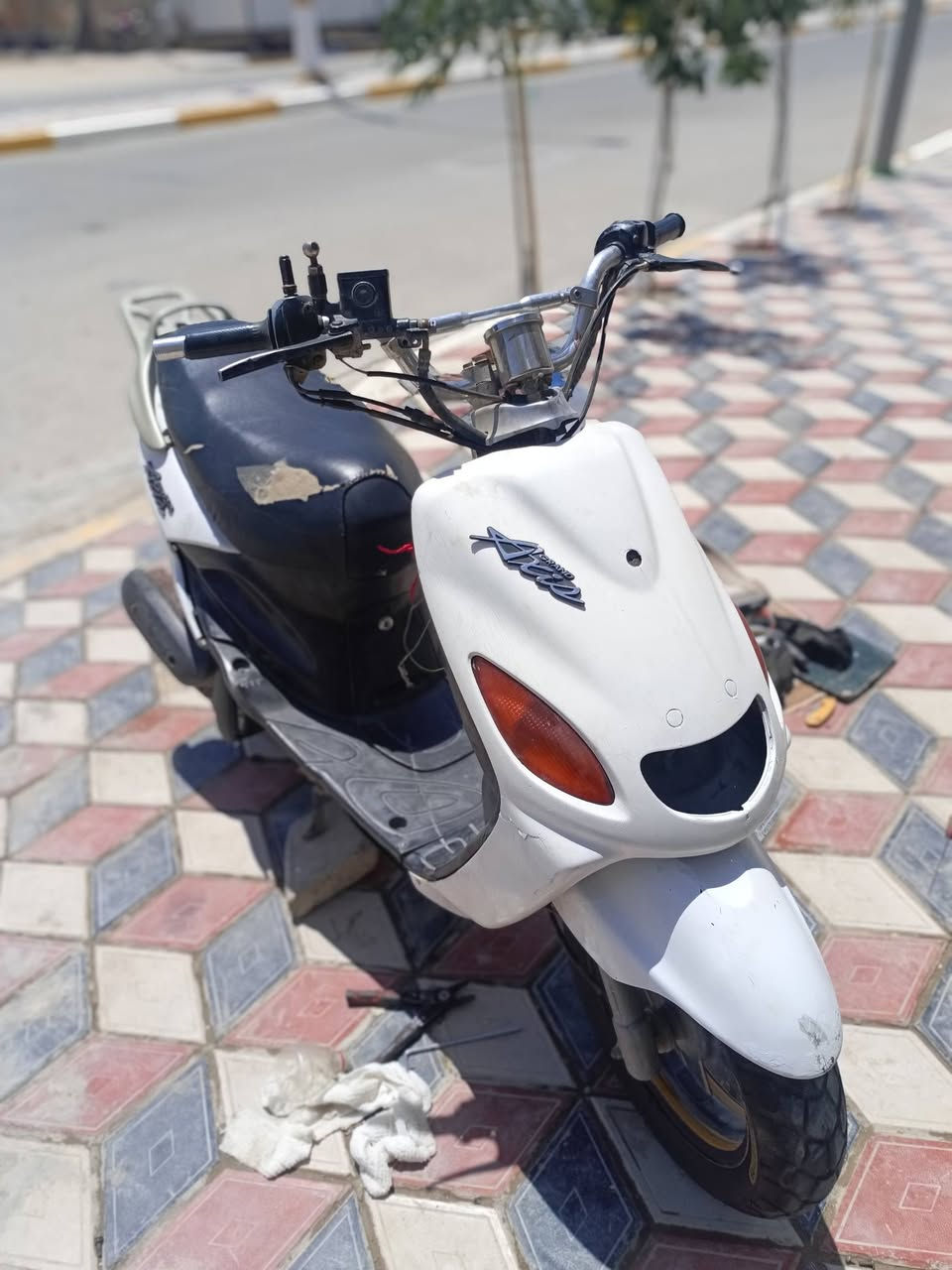 السلام عليكم
🛵دراجه دولفين للبيع 
مفتوحه مره وحده 
العنوان .الرميثه الجديده
الرقم.***********📞
السعر خاص

