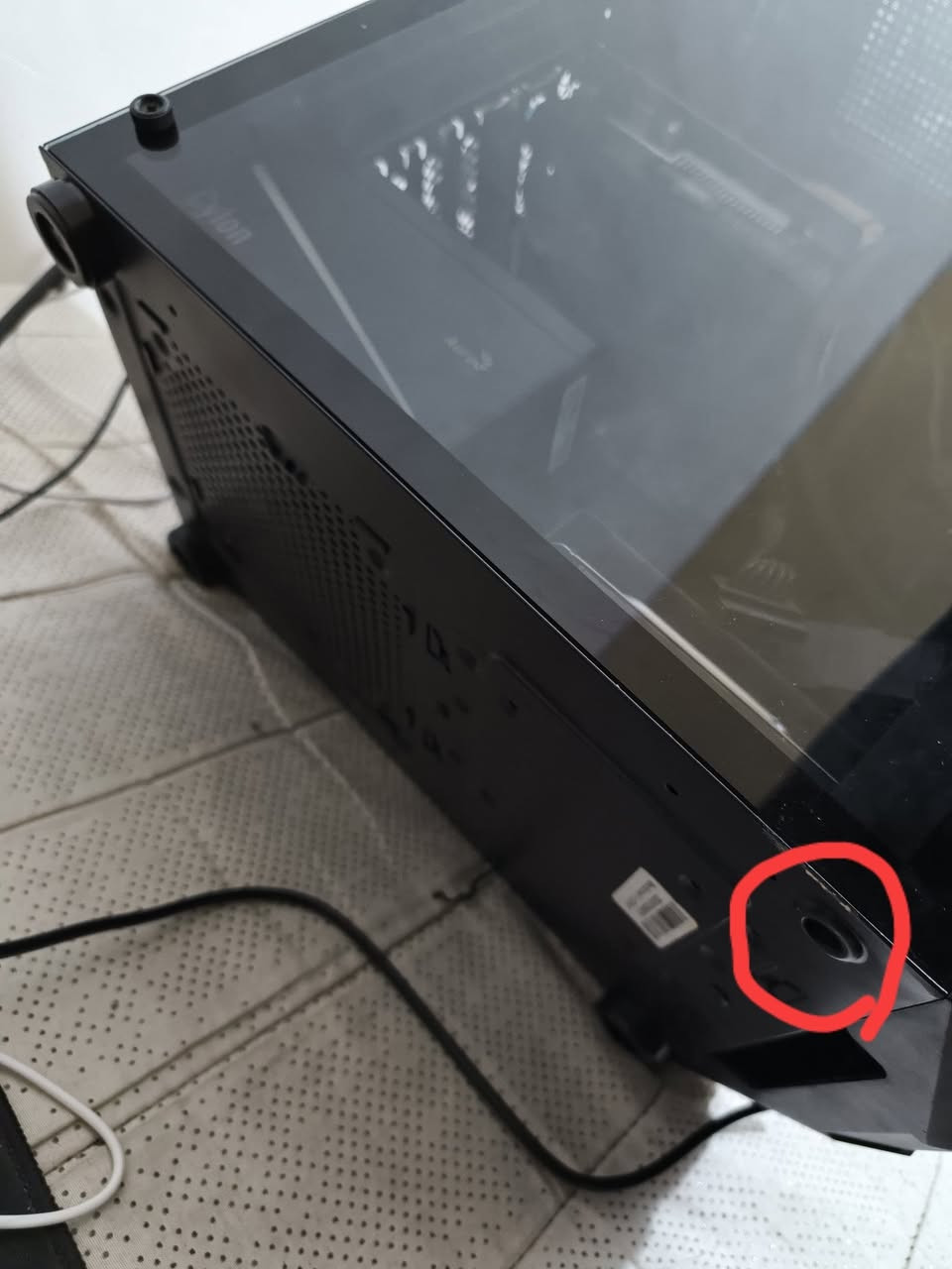 سلام عليكم pc مرتب للبيع 
ملاحظة 1 ابيع فقط كيس
ملاحظة 2 الكيس بي نقص رجل وحدة مرادفة مع الصور

مواصفاته :
المعالج: كور آي فايف الجيل العاشر فئة ال(f) 

مبرد المعالج: مبرد مائي من ليشب يرهم للأنتل و لل اي ام دي (كارتونته موجودة) 

مذر بورد : ام اس آي اج 410 ام - برو

كرت الشاشة: زوتاك كيمينك جيفورس جي تي اكس 1650 سوبر مروحتين 4 كيكابايت

الرام: ليكسر 16 كيكابايت (رامين كل رام 8 كيكابايت) سرعة الرام 2666

باور سوبلاي: ايرو كول سايلون 500 واط 80+

الهارد 1 : اج دي دي توشيبا تقريبا 1 تيرا بايت 2700

الهارد 2 : اس اس دي ليكسر 120 كيكا بايت

واي فاي: لا سلكي بدون واير

الكيس : ايرو كول 

Cpu: intel Core i5 - 10400f
FAN CPU: WATER COOLER LESHPX002 
MB: H410M A - PRO
Gpu: ZOTAC GAMING GEFORCE GTX 1650 SUPER TWIN FAN 4GB
RAM: LEXAR 16GB 2666 (8×2) 
Psu: AEROCOOL CYLON RGB 500 WAT 80+
HDD: TOSHIBA 1TB 7200
Ssd: lexer 120GB
WI FI: WIERLEES
Caes- AEROCOOL
📌 مكاني بغداد - مدينة - الصدر - قطاع ٣٠ 
رقم الموبايل ***********
السعر ٥٠٠ الف و بي مجال للطيبين و الشراي يدلل اخلي بعيوني
توصيل للأسف ما عندي
 تحياتي الكم 🌹
