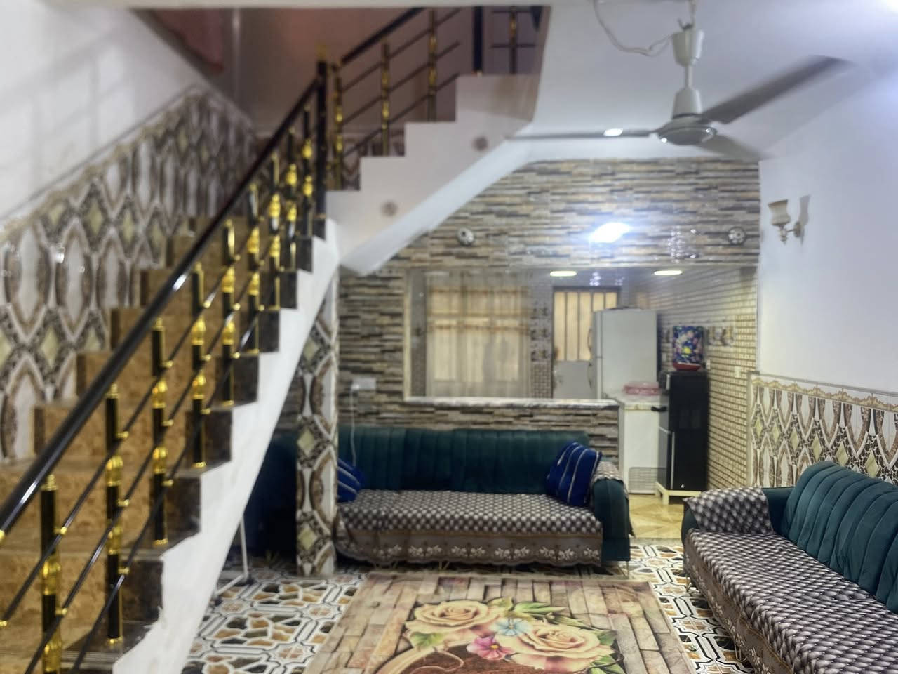 مشتمل للبيع المساحه 100متر  طابقين يحتوي الطابق الأرضي على صحيات واستقبال وصاله ومطبخ والطابق الثاني يحتوي على غرفتين وصاله وصيحات 
المكان كوت حي الجهاد (زويرجات)خلف شارع بيت صبر والسعر مناسب وللاستفسار على الرقم ‭0771 430 6942‬
