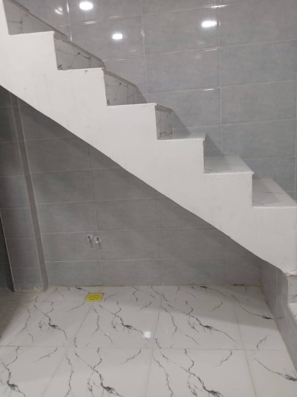 للبيع حي النداء 
مساحة ٥٠م 
شارع ١٥ 
بناء حديث
طابق واحد 
سعره ٤٥ مع مجال ***********وتساب
