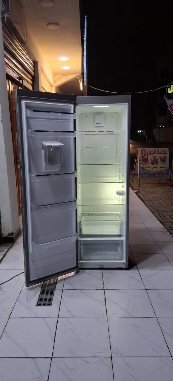 مرحبآ ثلاجة ماركة فستل ام البراد حجم 22نظام تجميد شغالة وظمان بشغلهة نظافتهة [💯 ]  للبيع سعرهة 235 بيهة مجال تواصل ***********
