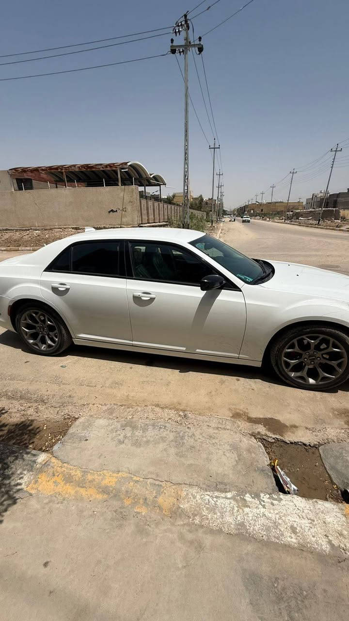 السلام عليكم 
كرايسلر اوباما 300للبيع
اللون /ابيض 
الفئه/تورنك
الموديل /22اصل19
المواصفات/
تبريد ثلج
مرايا قلاب
بجم عريض
تحكمات ستيرين
كشنات شامواه 
كاميرا خلفيه
ويل حجم 20
لايت زنون
مكينه 6سلندر3600
كير ومكينه كفاله

رقم انكليزي وبأسمي تحويل مباشر 

ضرر السياره ضربه خفيفه يم قبق البانزين
للاستفسار الاتصال عله الرقم
***********
