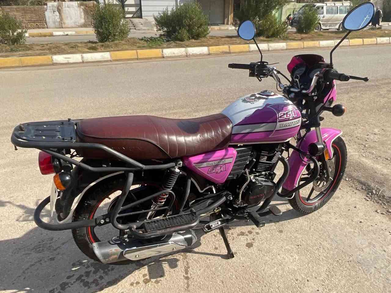 السلام عليكم دراجه ديوان موديل 23 طالعه ب24 دراجه كلش حلوه ونضيفه مكينه 200 أوراق اصولي شرط ترقيم المكان ديالى شهربان / السعر :مليون و800  تجي وتأمر أمر 
هـ //‭0773 757 5171‬
