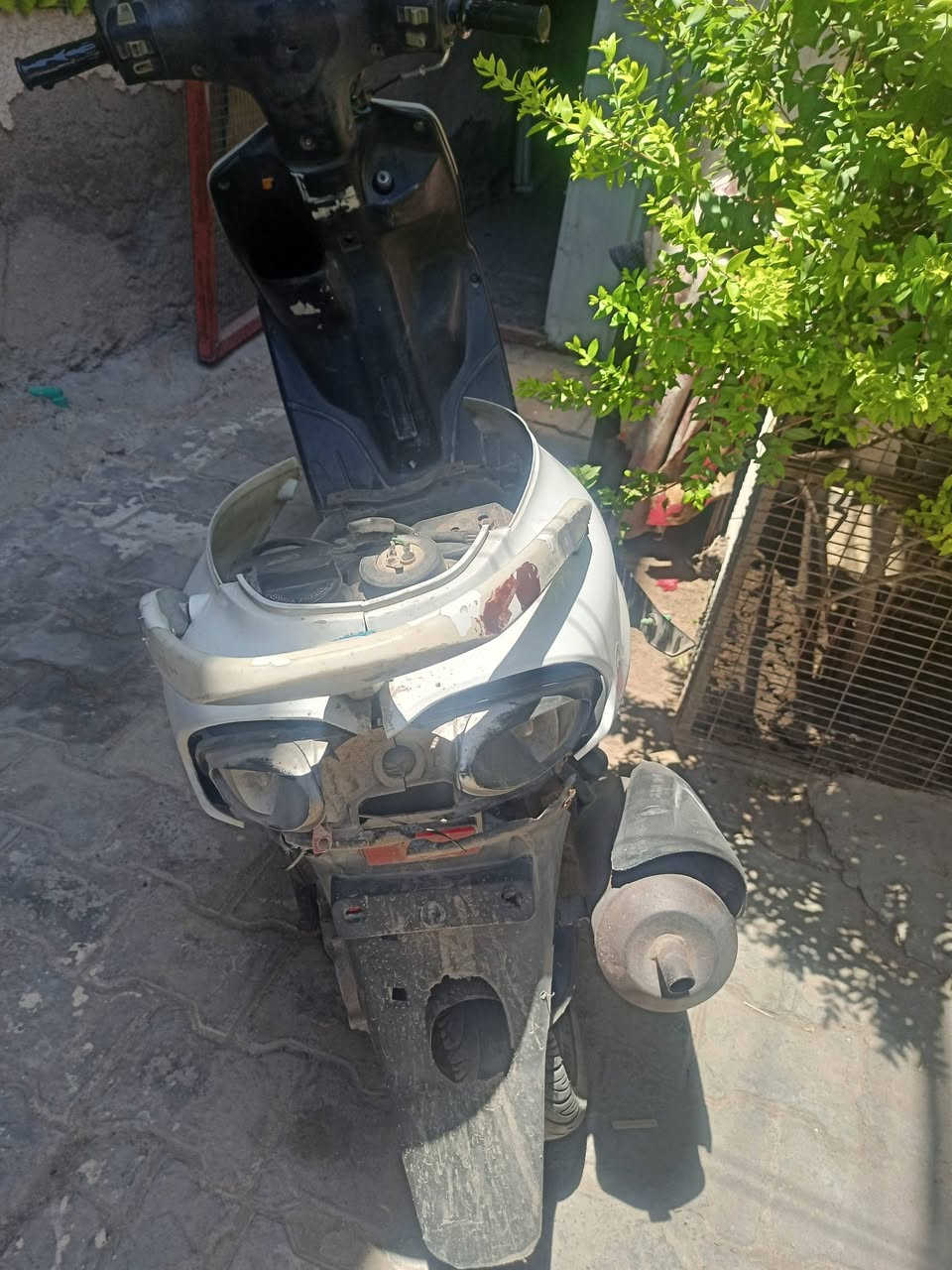 سلام عليكم 
دراجه للبيع ب 350 وبيها مجال
 شغاله سلف وهندر
باتري جديد
بس عوزها تاير خلفي مبنجر
رقمي ***********
مكاني بغداد العبيدي
