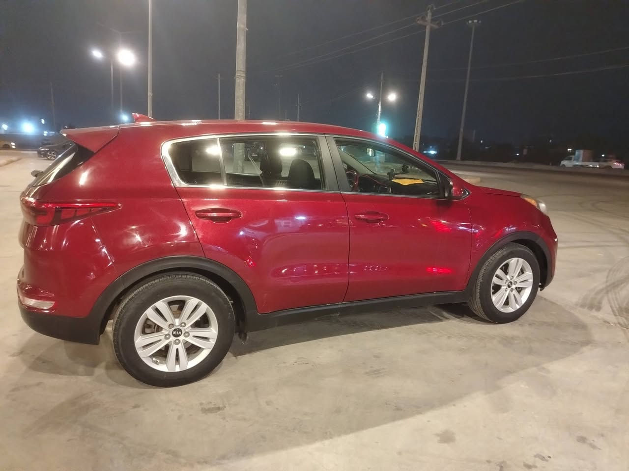 للبيع سبورتج موديل 2017 وارد امريكي حادثه جاملغ مامي وصبغ والجاملغ الخلفي جراد والباقي كفالة مكينة وكير كفاله حدادية جديده تخم تاير جديد العنوان كوت واسط مركز المدينة رقم موبايل *********** السعر 157 وبيه مجال الشراي
