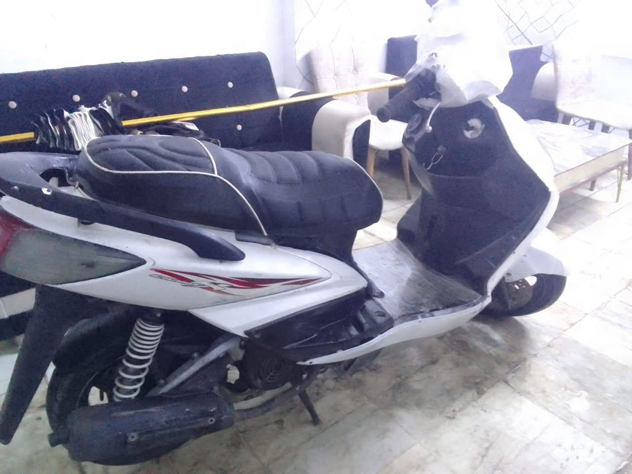 السلام عليكم شباب سكنس فحل كابريتر محرك ناعم لا نضوح ولا تبخير كفراتها حلوه كهربائيات شغاله نقصها شوته وباتري ضعيف شغاله نكره هندر سعرها ٣٠٠ بي مجال جدا بسيط بسبب الوعود بغداد العامرية ***********
