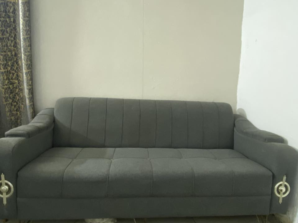 السلام عليكم طخم قنفات للبيع ٨مقاعد مع طبلات السعر /٢٥٠  الف للاستفسار الاتصال على الرقم/*********** او على الخاص العنوان بغداد تقاطع الشالجية
