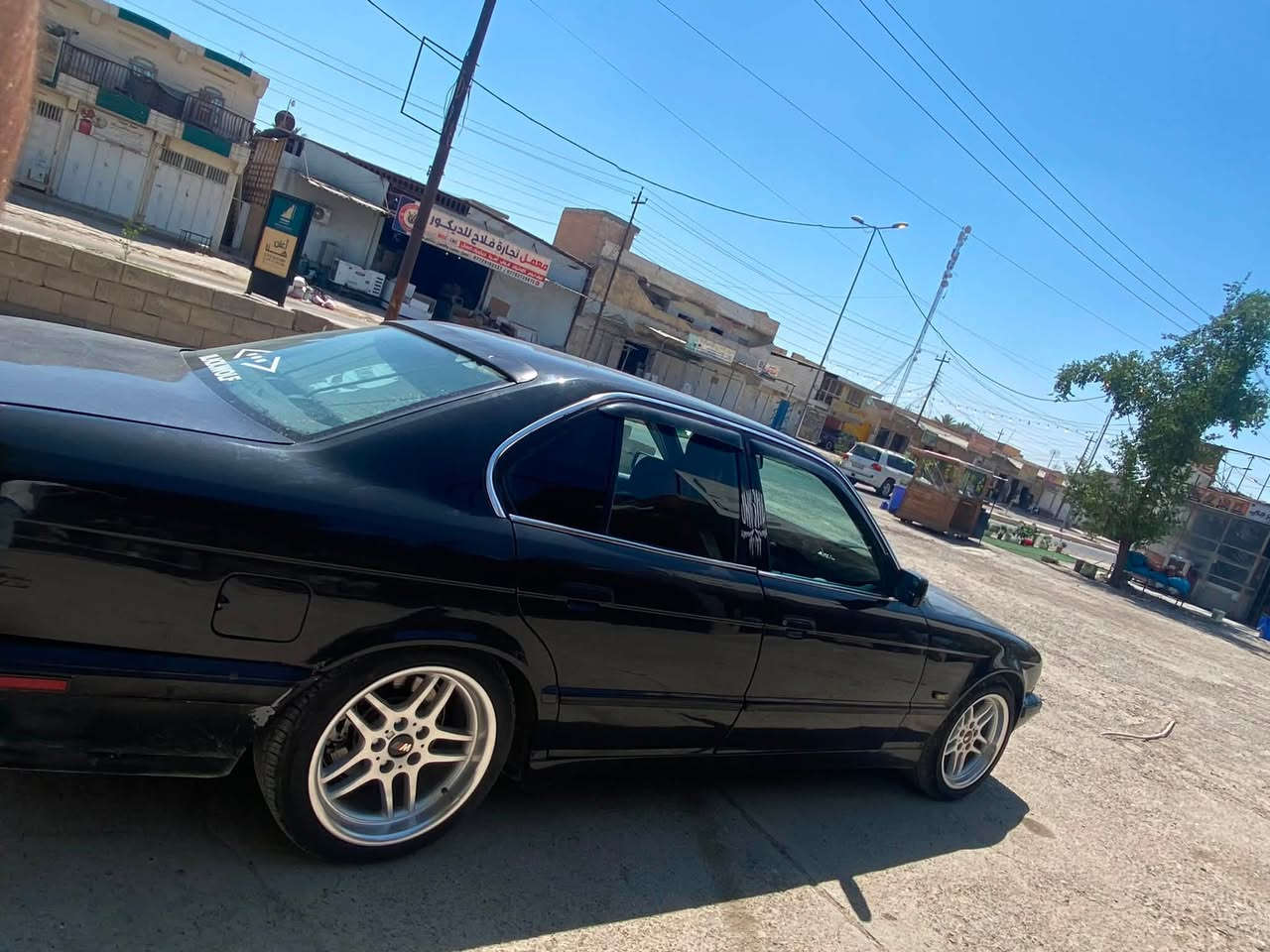 سلام عليكم BMW🇩🇪
1992

بيع او مراوس 

مسكر 🔐

صبغ عام جماليه بدون ضربه بشرط 

مكينه✅

كير✅

تبريد❄️

تدفئة🔥

صدر امامي خلفي✅

تخم ويل M اصلي جديد بل كارتون.

تخم تاير .

رقم بغداد هزه وسنويه جديده شرط التحويل 

سنويه إلى 2031 

كهربائيات كلها شغاله 

منضومة زنون اصلي 

شاشة كاربلي.

داخل جلد احمر جديد ❣️

مكاني صلاح الدين سامراء .

سـ55 بيها مجال 

***********
