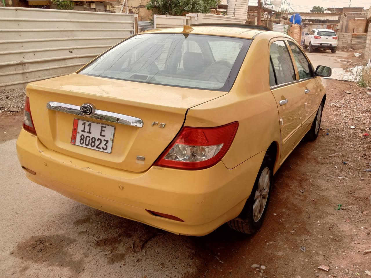 بي واي دي اف ثري موديل 2013 كير عادي. ارقام انكليزي باسمي هزه جديده وهيئه مصفره سياره جاهزه كير مكينه صدر جديد. تخم تيارات تبريد ثلج. شغال. بيها ضربه جاملاغ. امامي جه سايق مصبوغ. وبيها هلالات جاملاغات خلفيه صبغ والشراي يتصل *********** /*********** ابو لؤي العنوان الدوره هورجب قرب مدراس علئ شارع العام السعر 50 ورقه وبيها مجال
