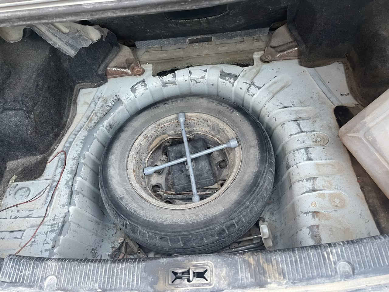 نيسان سني 2009للبيع بيها قطعه وحده جاملغ امامي جهة السايق رقم بغداد باسمي ***********
