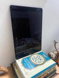 ايفون 11pro max ذاكرة 64  بطارية 82  السعر 350   وايباد air 3 ذاكرة 64...