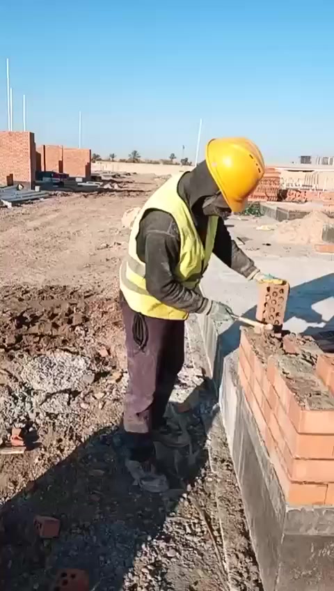 مرحبا كادر بناء من ابوغريب نشتغل يومي وقطعي شغل نضيف التزام بالموعد وايضآ يوجد كوادر جاهزة اتصل واتساب وتدلل ***********
