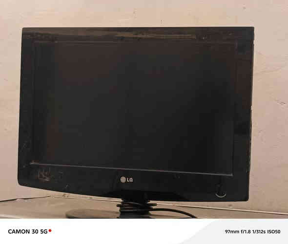 سلام عليكم شاشات اثنين للبيع شركه LG شركه kENwooD  سعر الوحده 100ألف شرط شغلات عنواني كربلاء الجاير الهاتف ***********
