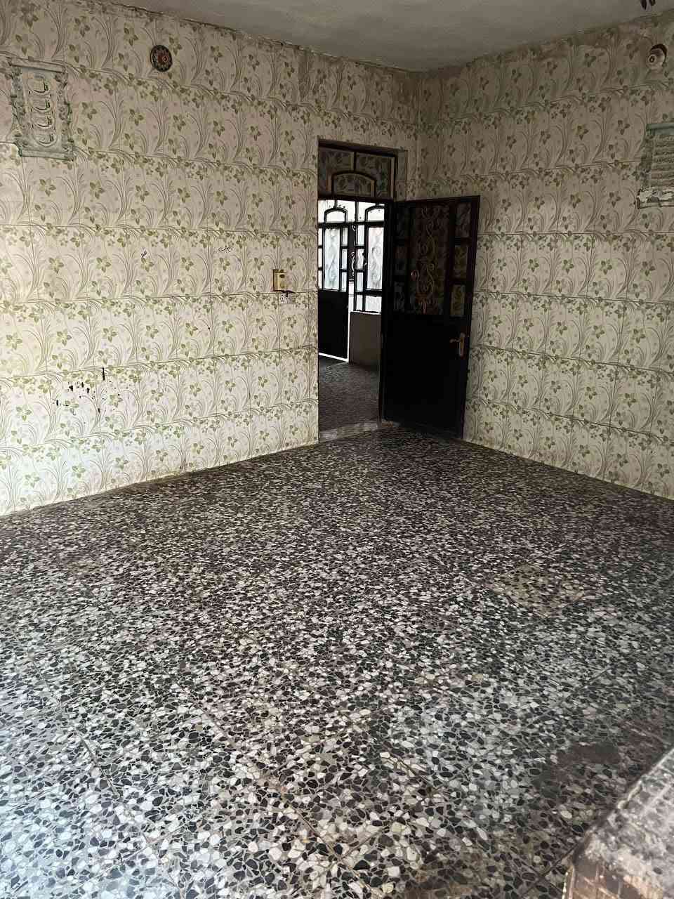 سلام عليكم بيت مساحه ٢٠٠ متر يقع في منطقة الدوانم مقابيل العبره مال الصافي طابق ونصف يحتوي على حوش وستقبال وغرفتين كبار  واجهه ١٠ ونزال ٢٠ ثامن بيت عن الشارع ٥ كيلو شارع عرضه اكثر من١٠ متر موقعه كلش حلو السعر 143 وبي مجال بسيط واي ستفسار هذا رقمي ***********l
