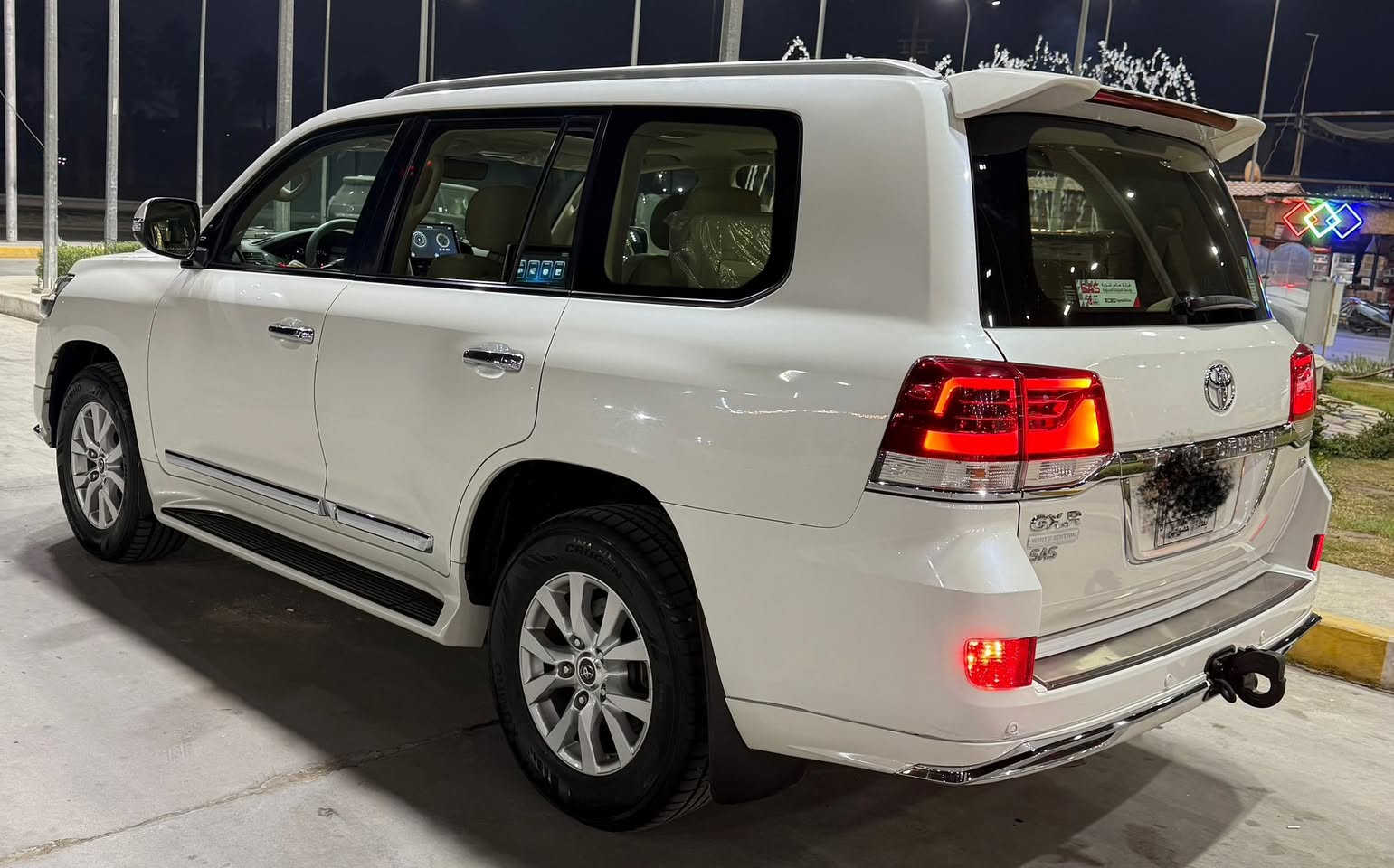 السلام عليكم الغوالي لاندكروز 2018 وايت ادشن😍
ماشيه 82 الف حقيقي مكفوله من الضرر والصبغ 
فقط بارد بسيط باب السايق وممبين السياره 
جديده بمعنه الكلمه بدون شخوط بدون رصعات
بدون رمل تخم تاير جديد صيانه كله بشركه ساز 
8 ايرباك كراسي كهرباء شاحن 3شاشات سلايد 
روف رقم بغداد تحويل ثاني يوم اخوان السياره 
بالحقيقه احلى من الصور كتلوكاتها بصماتها 
بعدهن بالجيس السعر 510 وبيه مجال 
للمشتري تشوف السياره وتقتنع وبيك خير
وتدلل مكاني بغداد كريعات اي استفسار
***********
ومن الله التوفيق❤️
