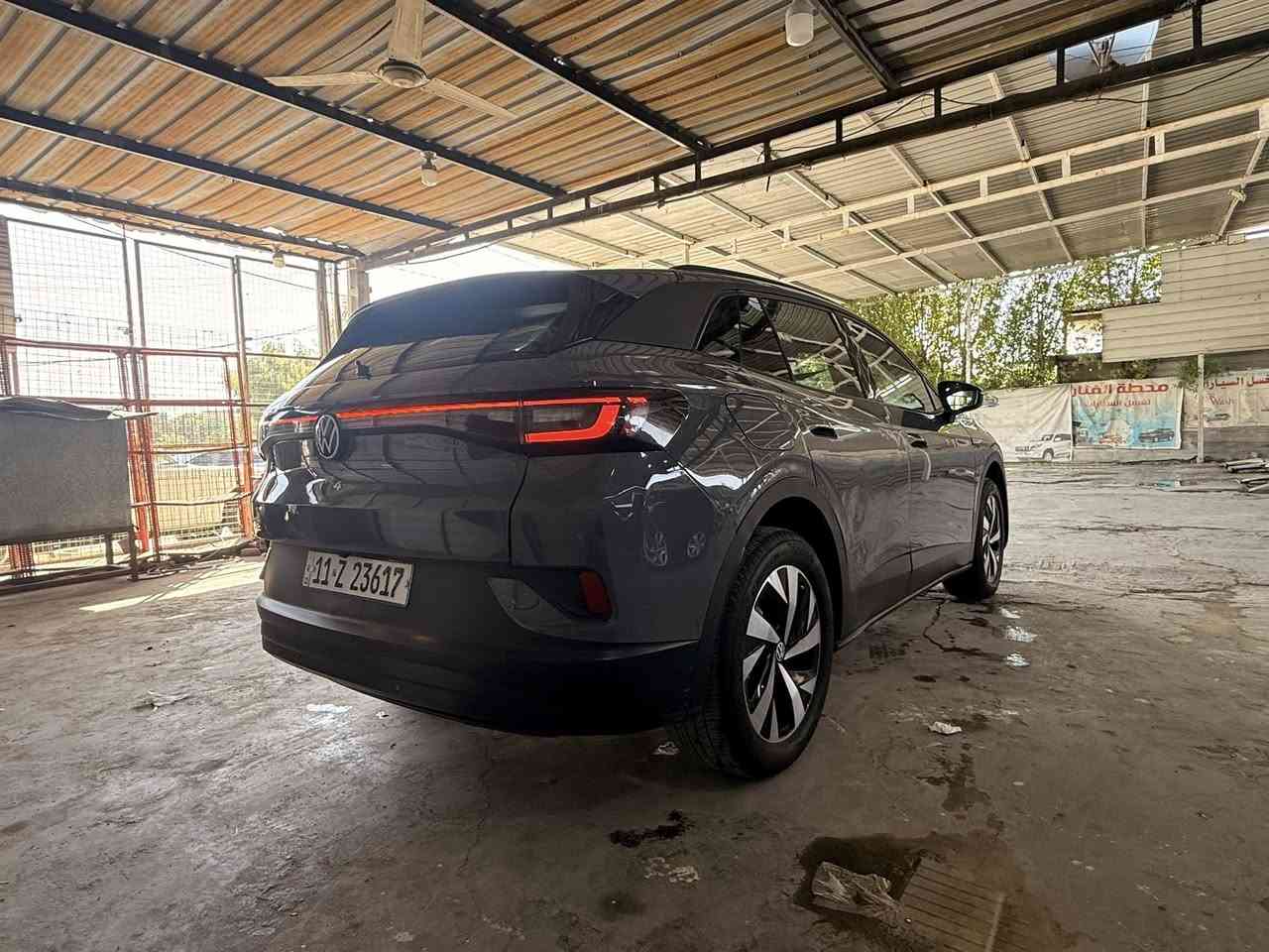 فولكس واكن id4 كهرباء بالكامل برو الماني وارد امريكي 2023 للبيع السيارة بيها قبغ صندوق مبدل نفس اللون ودعامية امامية نفس اللون بدون ايرباك بيها بارد بالباب الخلفي موضح بالصور السيارة جديدة ماشية 26 الف دبل ماطور فور ويل شلعة ومعدل فول مابيها اي نواقص جاهزة للاخير بغداد باسمنا السعر المطلوب 205 وبيها محال للشراي مكاني اعظمية ***********
