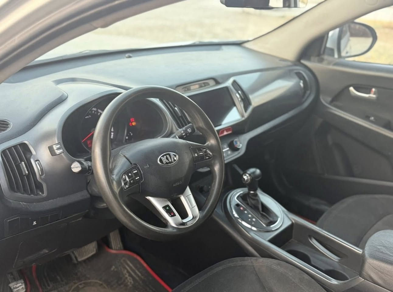 السلام عليكم / كيا سبورتج 2011 خليجي / رقم صلاح الدين مشروع وطني تحويل مباشر / مواصفاتها ويل كب حساسات تحكم ستيرن / بيها صبغ 5 قطع بدون حادث بدون ضربه تكم قماره سليمات / كير مكينه حداديه مضبوطات / السعر 113ورقه بيها مجال / ***********
