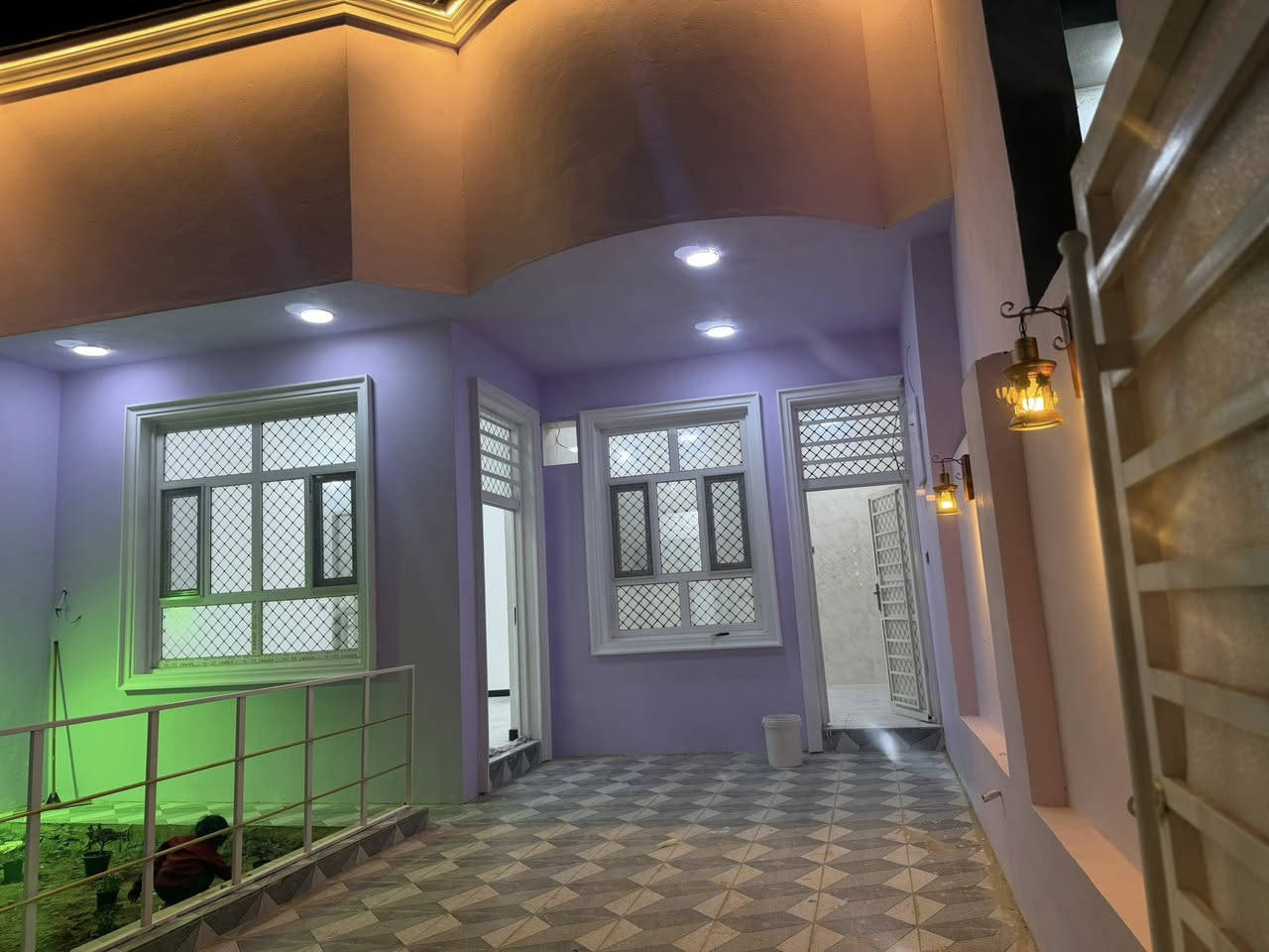 بيت للبيع مجمع توحيد مساحه ١٧٦ واجهه ٧ ونص بناء جديد مامسكون
استقبال

مطبخ

صاله

صحيات داخليه وخارجيه

غرفتين 

للاستفسار اكثر الاتصال على ٠٧٨٠ ٤٠٢ ٩١٢٩
