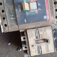 3 قواطع 400A+100A+50A أبيع شلع الشراي يتصل 07730190549