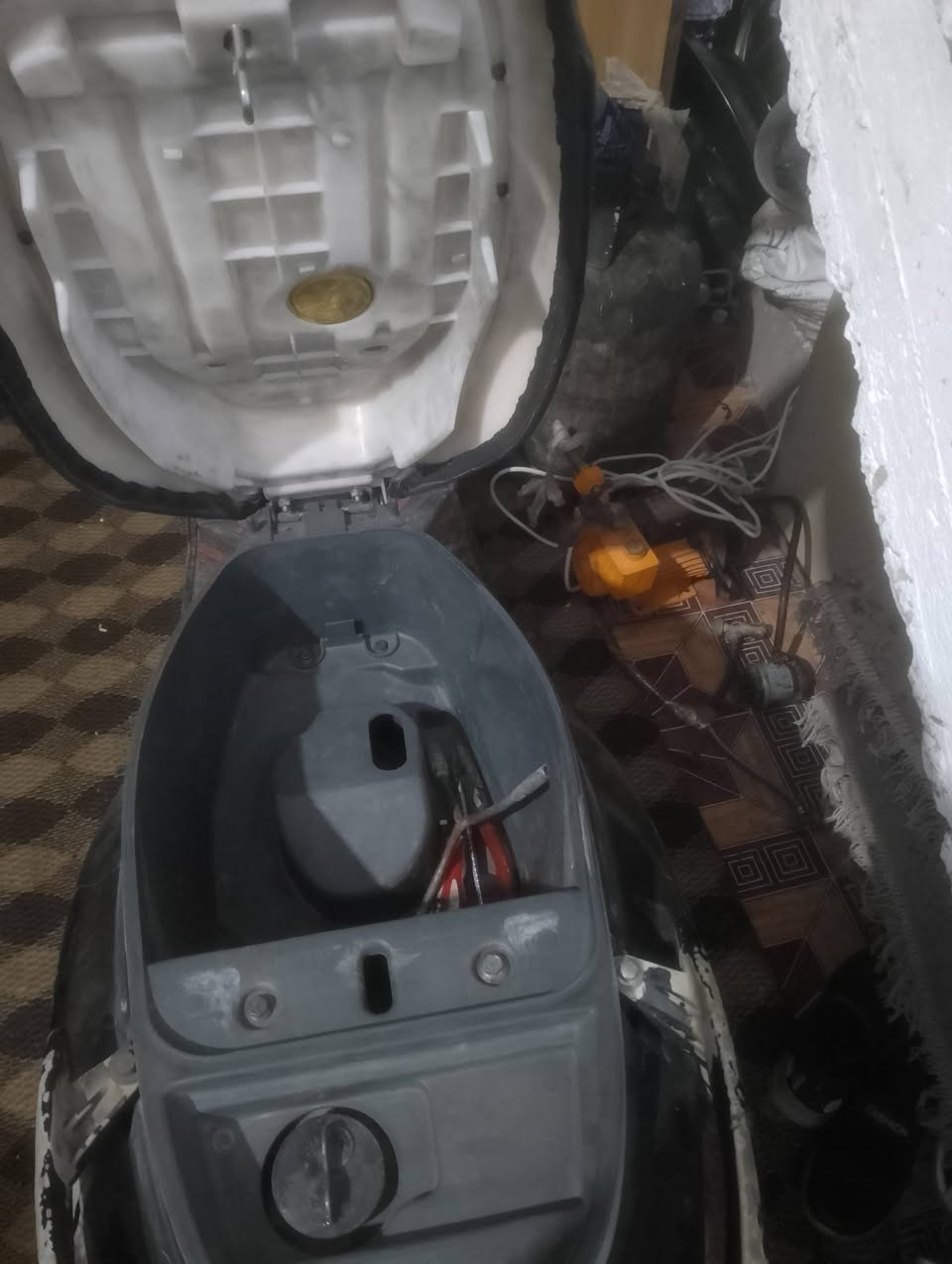 سلام عليكم من ريتشارد مدير كروب بريز لبيع مكاني بغداد فلكة حي نصر كاملة 350قفل لا تعامل  كلها شقالة ***********
