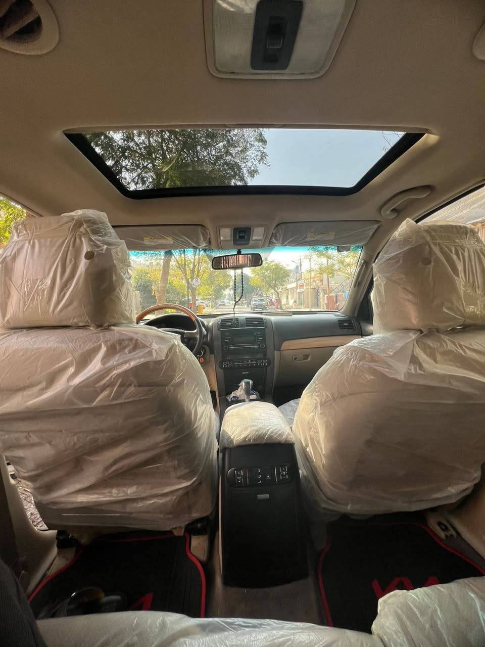 سلام عليكم
كيا موهافي موديل 2013 خليجي مرغوب 
رقم بغداد 
تو ويل موضح بلصور محرك 6سلندر ٣٨٠٠ مكينه مامفتوحه ستندر وشرط جديدة  السياره عليها ادامه كامله بلكات فيتبم نوزلات ذن الامور شرط مال وكاله شادلها الاصليات سيارة جديدة  ونضيفه كلش مال جناي احله من الصور

السياره بدون حادث بيها شخط بلباب الخلف السايق ومصبوغه نصها او ربعها وبخشم البنيد طخه شبرين او اقل فقط بدون حادث او ضربه قويه 

(البياع شراي لايوصلني فقط الجناي) 

 المواصفات: 
فتحة سقف
7راكب
3قطع تبريد
تدفئة كشنات
حساس خلفي
كامره خلفية

كراسي امامي تحكم كهرباء 
تحكمات ستيرن
مثبت سرعة
صندوق شفط
مري شفط
( السياره نص فول سويج مو مبصمه )
ماشية بحدود ال ٢٠٠حقيقي
باقي بيه مواصفات هواي العنوان ديالى الغالبيه
رقم الهاتف ***********
((السعر 148 وبيها مجال للشراي))
