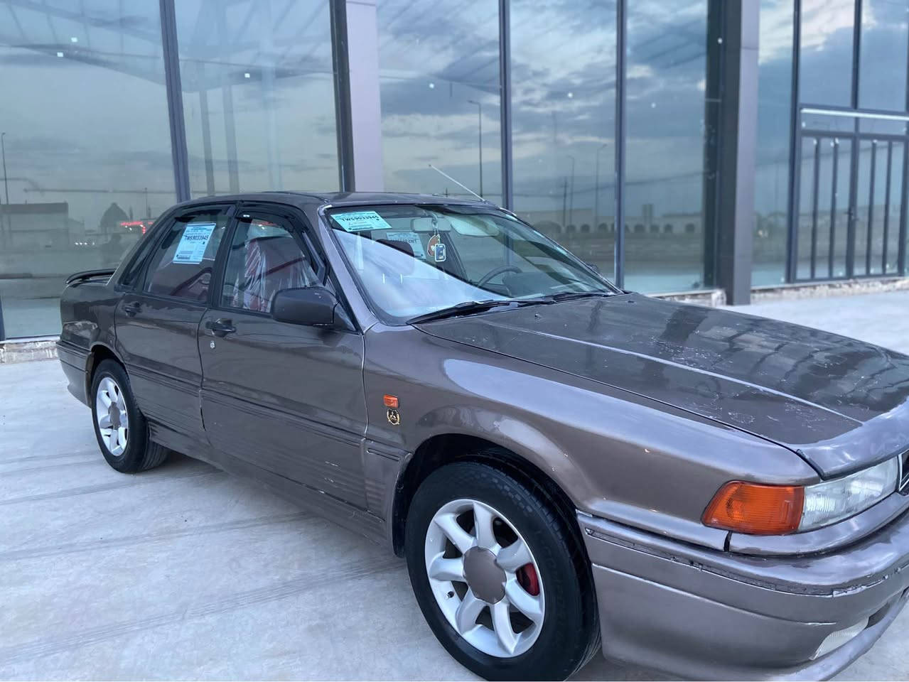 گلاندموديل ١٩٩١مه كينه ٦٣توماتيك 
سلايت تليشه مه سح ده حامي شه باح 
كير ئه وروبي مه كينه اوروبي تازه به ستراوه
جارتايه و ويلي نوي له سه ره 
ته قه ي تيدانيه سه ياره كي بي مه سره ف
٢٨٠هه زار غرامه ي له سه ره دواي محامه له بوت ده كيرمه وه ته حويل به شه رت وه ركه راوبراوه ي به شه رت تكايه اكه ر مشته ري ني بيزارم مه كه تيبيني له هه وليره *********** أربيل, العراق
