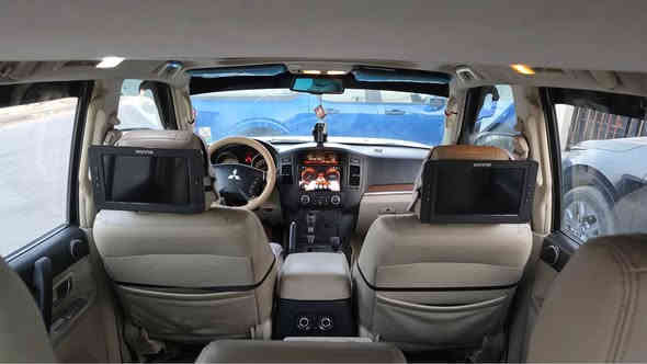 السلام عليكم 
باجيرو حبتور ٢٠٠٩ فول مواصفات 
لون صدفي مكفولة كفالة عامة
محرك ٣٠٠٠ 
محدثة امامي وخلفي 
السيارة عليها ادامة كاملة وماشية ١٢٩ الف كيلو 
منظومة لايت زينون ٨ عدسات 
منظومة تبريد جديدة راديتر وفريز وصوندات وشغل درجة اولى اضافة الى مراوح خارجية عدد ٢ 
باتري جديد 
فيت بم عبوة كاملة جديدة 
داخلها كلش نظيف 
شاشة امامية و بالكشنات
حساسات خلفية 
كشنات امامية كهرباء 
سونار موجود 
مكانها بغداد حي الجامعة 
سعرها 147 وبيها مجال
*********** بغداد
