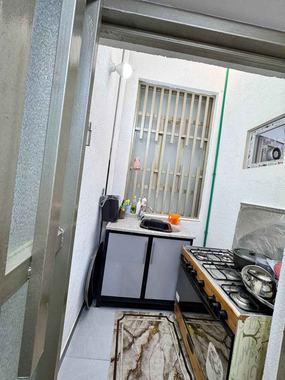 بيت للبيع ١١٠ متر واجهته ٥ ونص طابق واحد حديث قطاع ١٦ خلف التجاري قرب مركز حي العسكري 
غرفه صاله مطبخ حار أو بارد  استقبال صحيات داخليه و خارجيه
ينباع نقد وينباع مبادره 
***********
***********
