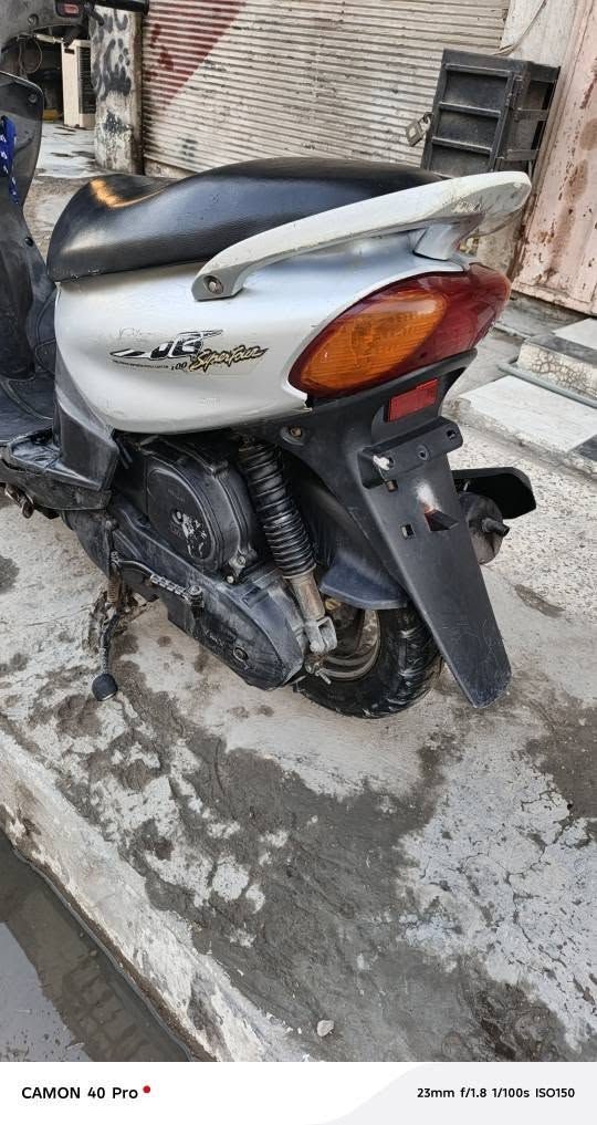 السلام وعليكم شباب دراجه قجمه  ١٢٠ نظيفه كارتوت نكره سلف ونص هندر الكهربائيات كله شغاله  وختم واحد ااعنوان ساحه عدن الرقم *********** السعر ٤٥٠ وبيه مجال بغداد, العراق
