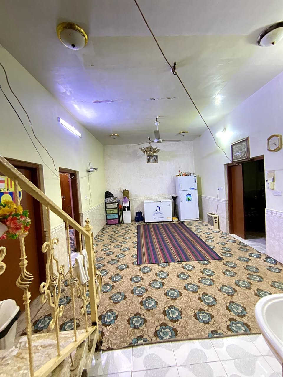 دار للبيع المساحه 200 متر
يحتوي على غرفتين وصاله وستقبال ومطبخ وصحياة وحمام العنوان حي العسكري شارع 60 مراجعة مكتب الكعبي للعقار *********** وتساب اتصال
