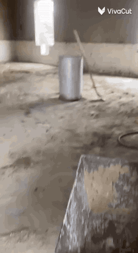 الحمد لله، والصلاة والسلام على رسول الله، وعلى آله وصحبه، أما بعد:

فقد أثنى الله سبحانه على من يعمر مساجده فقال: إِنَّمَا يَعْمُرُ مَسَاجِدَ اللَّهِ مَنْ آمَنَ بِاللَّهِ وَالْيَوْمِ الْآخِرِ وَأَقَامَ الصَّلاةَ وَآتَى الزَّكَاةَ وَلَمْ يَخْشَ إِلَّا اللَّهَ فَعَسَى أُولَئِكَ أَنْ يَكُونُوا مِنَ الْمُهْتَدِينَ. {التوبة:18}.

وإن من عمارة المساجد إقامتها، وترميمها وتعاهدها وصيانتها، ويدخل هذا الفعل أيضا في الصدقة الجارية، ولو كانت المشاركة بمبلغ قليل، ويدل على ذلك ما ورد في الحديث. فعَنْ أَبِي هُرَيْرَةَ قَالَ: قَالَ رَسُولُ اللَّهِ صَلَّى اللَّهُ عَلَيْهِ وَسَلَّمَ: إِنَّ مِمَّا يَلْحَقُ الْمُؤْمِنَ مِنْ عَمَلِهِ وَحَسَنَاتِهِ بَعْدَ مَوْتِهِ عِلْمًا عَلَّمَهُ وَنَشَرَهُ، وَوَلَدًا صَالِحًا تَرَكَهُ، وَمُصْحَفًا وَرَّثَهُ، أَوْ مَسْجِدًا بَنَاهُ، أَوْ بَيْتًا لِابْنِ السَّبِيلِ بَنَاهُ، أَوْ نَهْرًا أَجْرَاهُ، أَوْ صَدَقَةً أَخْرَجَهَا مِنْ مَالِهِ فِي صِحَّتِهِ وَحَيَاتِهِ يَلْحَقُهُ مِنْ بَعْدِ مَوْتِهِ. رواه ابن ماجه وحسنه الألباني.

ومن فضل الإنفاق على المساجد وتعميرها والمساهمة في استمرارها وبنائها ماورد عَنْ النَّبِيِّ صَلَّى اللَّهُ عَلَيْهِ وَسَلَّمَ أَنَّهُ قَالَ: مَنْ بَنَى مَسْجِدًا لِلَّهِ كَمَفْحَصِ قَطَاةٍ أَوْ أَصْغَرَ بَنَى اللَّهُ لَهُ بَيْتًا فِي الْجَنَّةِ. رواه ابن ماجه وصححه الألباني.
واعلمو ان هذه الصدقه هي حصن

 فحصنو أموالكم بالزكاة وداووا مرضاكم بالصدقه نلتمس. من اهل الخير التبرع لكمال ماتبقى من مسجد قباء
للتبرع الاتصال بلرقم التاليه ***********
المسجد بحاجه الئ فراش الارضيه وصبغ وجزاكم الله خير الجزاء 

***********
