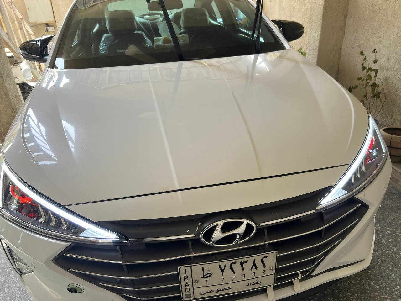 السلام عليكم 
النترا 20 
خليجي 
مكفوله لا ضربه ولا صبغ 
بيها بارد باب سايق وجاملغ عكس سايق شي خفيف 
ماشيه 79 و600 
بصمة 
فتحه 
حساس امامي خلفي 
3 انظمة قياده 
قطعتين تبريد 
محرك 2000 دوش 
رقم انكليزي هزه وسنويه جديده بس تحويل ملكيه 
شاشه اعطال 
5 ويل كب 
سياره جديده ماناقصها اي شي 
عنوان بغداد الغزاليه 
***********
