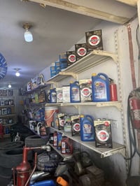 محل كامل للبيع اي نقص ما بيه شغله الحمدالله  خالعات عدد ٢ كمبريسر كبير...