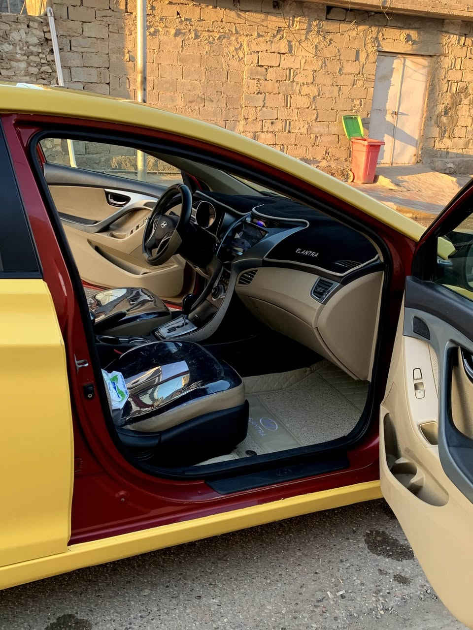 من رخصت الادمن سلام عليكم
شباب النترا 2012 وأرد امريكي حادثها جاملغ امامي جهت السائق ونفسه معمر السياره ليبل واحد السياره لمئتت فول موصفات تحكم استيرن جهتين وشاشه وفتحه سقف السياره مسويها بصمه ترحيب وتشغيل عن بعد تخم تاير جديد كير ومحرك مكفولات تدفئه تبريد فول السياره جلد الكشانه تدفئه والسياره مدوشمها جديد السياره خير من الله متحط عليها الف مصفر غرامات وهيئه عارضها 105 وبيها مجال مكان السياره الانبار  رقم الهاتف ***********
