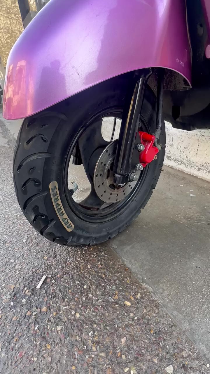 السلام عليكم دراجه بوليس للبيع شغاله نكره سلف كابريتر دراجه خير من اللّٰه السعر 650 وبيها مجال العنوان البياع سوق رضا ***********
