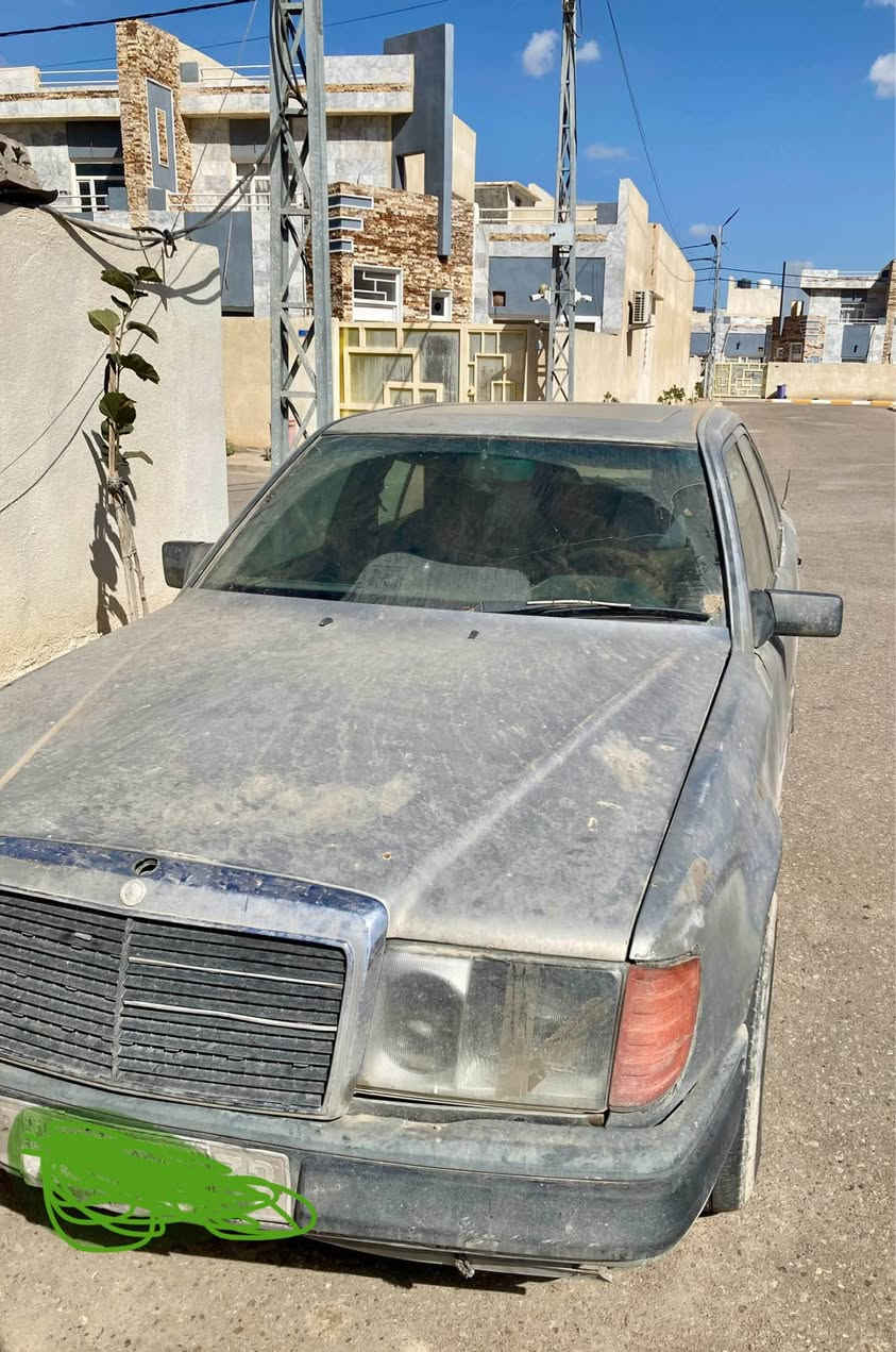 السلام عليكم 
سيارة مرسدس دب موديل ٨٩ الرقم بغداد صدامي  محمور بطة ٢ونص ديلكو  المحرك يشتغل الكير واگف بي ( التورباين) 
المالك الشرعي بيتهم بالناصرية  الرفاعي
ما واصل الة  (يعني كوم حديد )
مكان السيارة كربلاء  السعر ١٢ ورقة قفل
رقم الهاتف ***********  المراسلة الواتساب فقط
اعتذ عن الاجابة بالتعليقات او المراسلة ماسنجر 
رقم الهاتف ***********
السعر ١٢ ورقة قفل 
الجاد فقط يتفضل يراسل وتساب كربلاء, العراق
