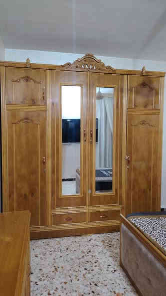 السلام عليكم غرفة نوم للبيع تسكام أربع أبواب للاستفسار خاص على الرقم ***********
