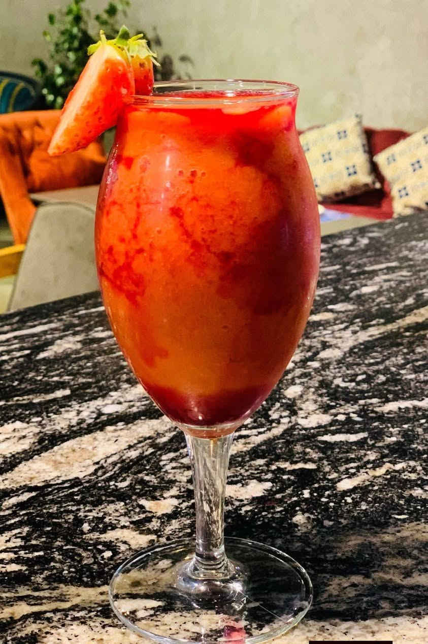 سلام عليكم 
باريستا سوري  متفرغ للعمل ضمن اليرموك والمنصور فقط
ساخن وبارد واشتغل بعض اصناف الحلويات كنافة سان تشيز تراميسو فوندوم براونيز  وكيكة الحليب وبسبوسة  للضيافة 
***********
