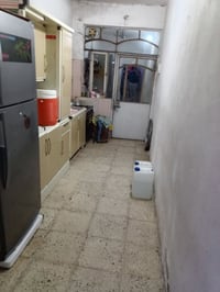 بيت للبيع مساحه 125 متر طابقين ونص 5 غرف نوم مطبخ وصاله واستقبال وكراج...