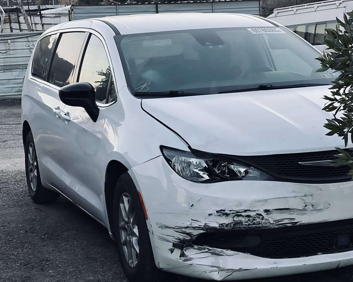 السلام عليكم للبيع باسفيكا فويجر موديل 2024 لون ابيض دخول جديد منفيس باسمي تترقم جميع المحافظات السياره حادث بسيط موضح بالصور مصلح يرباك فقط السعر 193 ورقة او بيها مجال بسيط عنواني بغداد الشعلة الرقم للتواصل بي واتساب ***********
