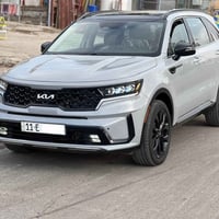 للبيع كيا سورنتو 2022 رقم بغداد دولي بأسمي تحويل مباشر مواصفات SX لون ...